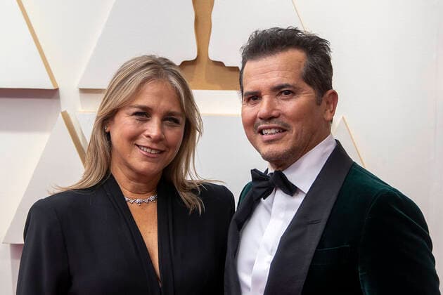 Justine Maurer and John Leguizamo pose on the red carpet upon arrival at the Oscars at the Dolby Theater in Los Angeles, California, USA, 27 March 2022. EFE Javier Rojas Academy Oscar Awards !ACHTUNG: NUR REDAKTIONELLE NUTZUNG!  Copyright: xJavierxRojasx AME6719 20220328-07be6e7202724ff648c74f1401759dcf09b90fe1