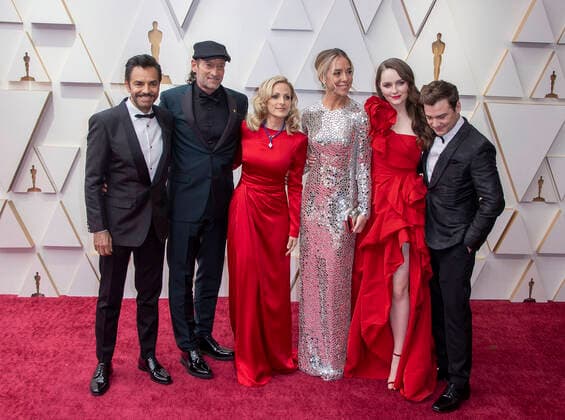 Eugenio Derbez, Troy Kotsur, Marlee Matlin, Sian Heder, Amy Forsyth, and Daniel Durant pose on the red carpet upon arrival at the Oscars at the Dolby Theater in Los Angeles, California, USA, 27 March 2022. EFE Javier Rojas Academy Oscar Awards !ACHTUNG: NUR REDAKTIONELLE NUTZUNG!  Copyright: xJavierxRojasx AME6718 20220328-43c2534328bafcfe52f074a3f2f3b384d104f325