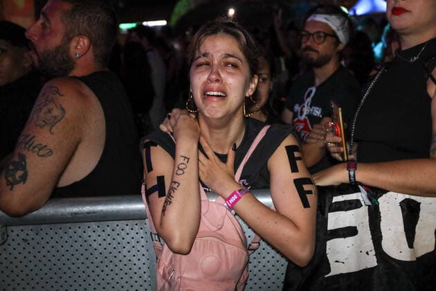 March 27, 2022, USA: People pay tribute to Taylor Hawkins batasta of the Foo Fithers during the Lollapalooza Brasil 2022 music festival at the Autodromo Joso Carlos Pace in Interlagos in the south region of SoÂ£o Paulo this Sunday, 27. USA - ZUMAc233 20220327_zsp_c233_073 Copyright: xVanessaxCarvalhox
