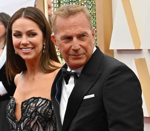 Christine Baumgartner and Kevin Costner arrive for the 94th annual Academy Awards at the Dolby Theatre in the Hollywood section of Los Angeles on Sunday, March 27, 2022.  LAP20220327346 JIMxRUYMEN