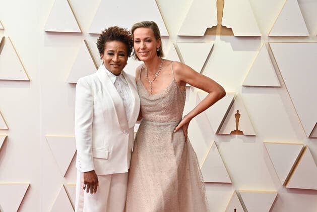 Wanda Sykes and Alex Sykes arrive for the 94th annual Academy Awards at the Dolby Theatre in the Hollywood section of Los Angeles on Sunday, March 27, 2022.  LAP20220327361 JIMxRUYMEN