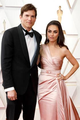 March 28, 2022, Los Angeles, CA, USA: LOS ANGELES - MAR 27: Ashton Kutcher, Mila Kunis at the 94th Academy Awards at Dolby Theater on March 27, 2022 in Los Angeles, CA Los Angeles USA - ZUMAnc22 20220328_zaa_nc22_045 Copyright: xKathyxHutchinsx