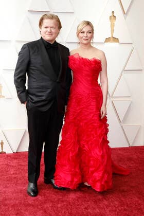 March 27, 2022, Los Angeles, CA, USA: LOS ANGELES - MAR 27: Jesse Plemons, Kirsten Dunst at the 94th Academy Awards at Dolby Theater on March 27, 2022 in Los Angeles, CA Los Angeles USA - ZUMAnc22 20220327_zaa_nc22_103 Copyright: xKathyxHutchinsx