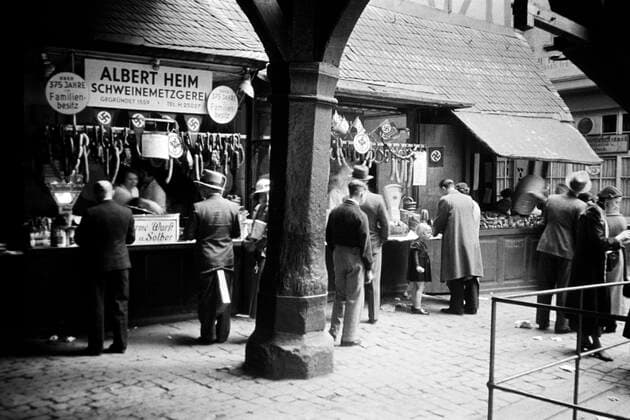 Frankfurt am Main Fleischmarkt in der Altstadt von Frankfurt am Main, späte 1930er Jahre. Meat market in the old town of Frankfurt on the Main, late 1930s., Deutschland Copyright: ErichxAndres UnitedArchives6209137