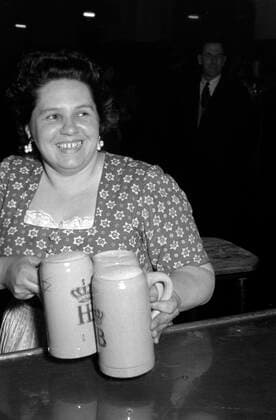Erich Andres in München Betrieb im Münchner Hofbräuhaus am Platzl, 1957. Business at the Hofbräuhaus at Munich s Platzl, 1957., Deutschland Copyright: ErichxAndres UnitedArchives6220720