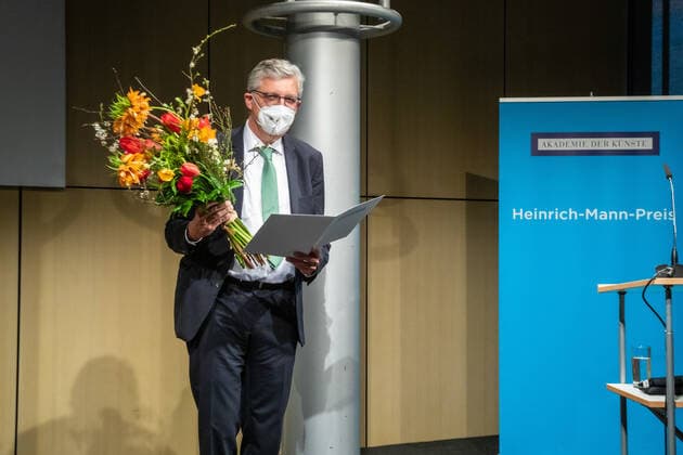 Reading Heinrich Mann Prize 2022 to Lothar Müller Welcome Ingo Schulze Laudatio Jutta Person Speech of thanks Lothar Müller Reading from texts by Heinrich Mann Johanna Polley Congratulations Ingo Schulze and Jörg Feßmann at the Academy of Arts Berlin Sun, 27 03 2022