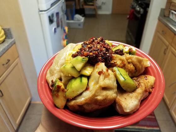 IMAGO Creative, Food, Dumplings hand holding red bowl with Chinese dumplings and cucumber and chili sauce, model released, , property released, , 33187708.jpg, Chinese, food, spicy, hot, chili, peppers, dumplings, pot stickers, potstickers, cucumber, asian, red, bowl, hand, holding, kitchen, lunch, dinner, Chinese food, asian food, red peppers