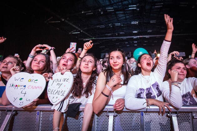 Louis Tomlinson live in Copenhagen, Denmark Copenhagen, Denmark. 28th, March 2022. Teenage fans attend a live concert with the English singer and songwriter Louis Tomlinson at Forum Copenhagen at Frederiksberg, Copenhagen. Copenhagen Denmark  Copyright: xGonzalesxPhoto ThomasxRasmussenx