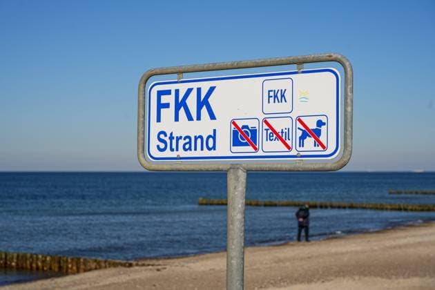 13.03.2022,Heiligendamm an der Ostseeküste,Mecklenburg-Vorpommern,Deutschland,GER,FKK Strand,Fotoverbot,Hundeverbot,Textilverbot. *** 13 03 2022,Heiligendamm on the Baltic coast,Mecklenburg Vorpommern,Germany,GER,nudist beach,photo ban,dog ban,textile ban
