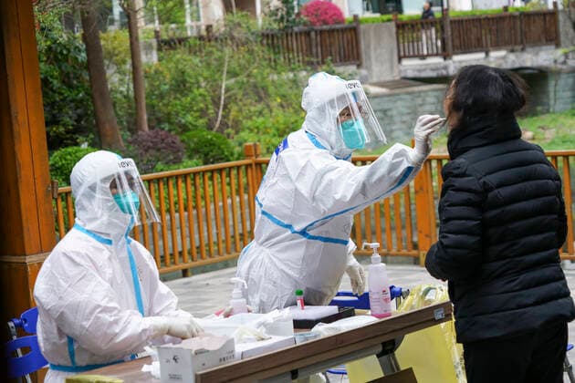 (220329) -- SHANGHAI, March 29, 2022 -- A medical worker from Zhejiang Province takes a swab sample from a resident for nucleic acid test at a COVID-19 testing site in Pudong District of east China s Shanghai, March 28, 2022. A team of testing personnel from neighboring province of Zhejiang on Monday arrived in Shanghai to support a new round of nucleic acid testing in the city. (Photo by Xinhua) CHINA-SHANGHAI-COVID-19-TEST-ZHEJIANG-MEDICAL AID (CN) JiangxAishan 