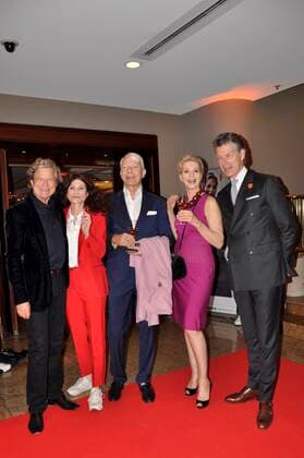 Florian Langenscheidt, Andrea Bury, Jo Groebel, Grit Weiss and Thies Sponholz at the NEXT GEN HOTELIER OF THE YEAR award ceremony at the Grand ElysÃ e Hamburg Hotel Hamburg, 28 03 2022 xxxMatthiasWehnertxxx Next Gen Hotelier of the Year, Hamburg Hamburg Germany Hamburg