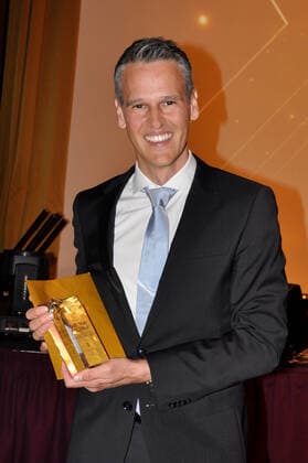Jan Bolland wins NEXT GEN HOTELIER OF THE YEAR at Grand ElysÃ e Hamburg Hotel Hamburg, 28 03 2022 xxxMatthiasWehnertxxx Next Gen Hotelier of the Year, Hamburg Hamburg Germany Hamburg