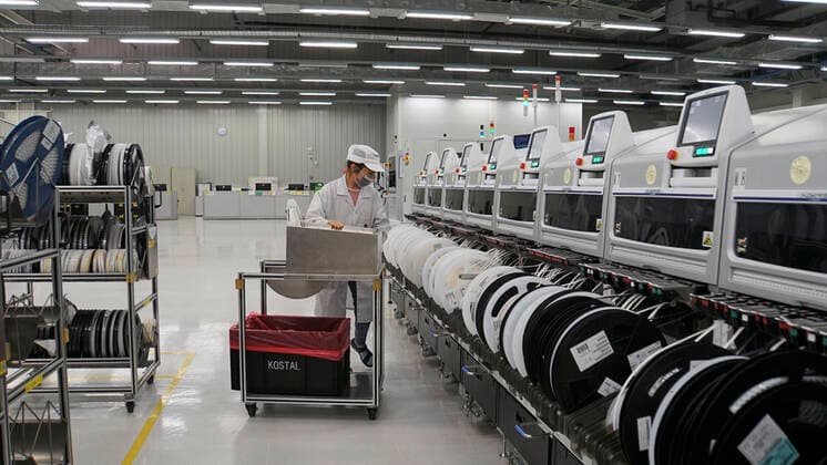 (220329) -- SHANGHAI, March 29, 2022 -- An employee works at an auto parts company in Anting Town of Jiading District, east China s Shanghai, March 26, 2022. Local enterprises have been maintaining stable production under strict COVID-19 prevention and control measures. ) Xinhua Headlines: China acts swiftly to contain COVID-19 resurgence WangxShujuan 