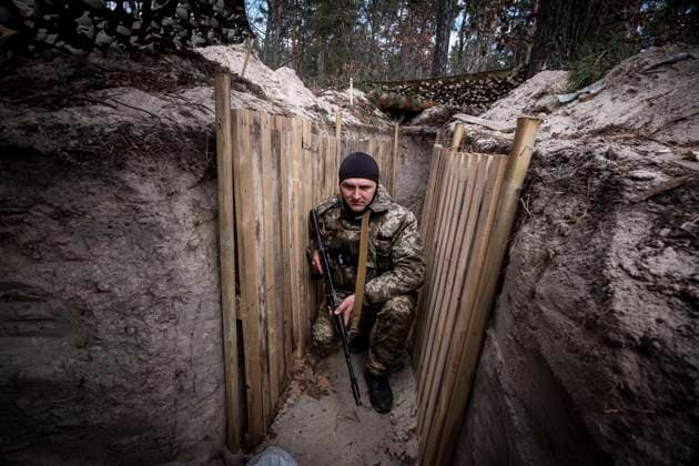 Bilder des Jahres 2022, News 03 März News Themen der Woche KW13 News Bilder des Tages Advanced Positions Of Infantry And Artillery Units On The Outskirts Of Kiev Advanced positions of infantry and artillery units on the outskirts of Kiev. In these facilities the soldiers live and train doing CrossFit when they have no service. They are patrolling the area and creating defensive trenches for a possible attack by Russian troops. Kiev, Ukraine March 29 2022 Kiev Ukraine  Copyright: xJosephxGalanakisx originalFilename: galanakis-notitle220329_np8Cp.jpg