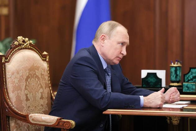 News Themen der Woche KW13 Russland, Wladimir Putin empfÃ¤ngt Machmud-Ali Kalimatow, Regierungschef Inguschetiens in Moskau MOSCOW, RUSSIA â€“ MARCH 30, 2022: Russia s President Vladimir Putin meets with Republic of Ingushetia Head Makhmud-Ali Kalimatov at the Moscow Kremlin. Mikhail Klimentyev Russian Presidential Press and Information Office TASS  TS12A3B4