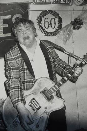 Paul Wuerge Musiker Saenger Muenchen 1990 Archiv Motiv Paul Wuerges Musiker Saenger 60. Geburtstagsfeier Muenchen *** Paul Wuerge musician Saenger Munich 1990 archive motive Paul Wuerges musician Saenger 60 birthday party Munich