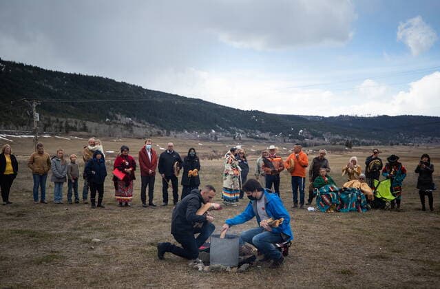 March 30, 2022, WILLIAMS LAKE, BC, CANADA: Prime Minister Justin Trudeau and Williams Lake First Nation Chief Willie Sellars, left, build a ceremonial fire on the former grounds of St. Joseph s Mission Residential School, in Williams Lake, B.C., on Wednesday, March 30, 2022. In January, the Williams Lake First Nation announced it had identified 93 reflections that could indicate the number of children buried around the site of the former residential school. WILLIAMS LAKE CANADA - ZUMAc35_ 20220330_zaf_c35_118 Copyright: xDarrylxDyckx
