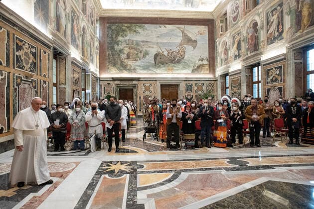 April 1, 2022, VATICAN CITY, VATICAN: A handout image released by Vatican media shows Pope Francis receiving a delegation of the Indigenous Peoples of Canada, in Vatican City, Vatican, 1 April 2022. ANSA VATICAN MEDIA ++HO - NO SALES EDITORIAL USE ONLY+ VATICAN CITY VATICAN  - ZUMAa110 20220401_zaf_a110_028 Copyright: xVaticanxMediax