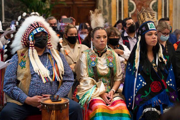 April 1, 2022, VATICAN CITY, VATICAN: A handout image released by Vatican media shows Pope Francis receiving a delegation of the Indigenous Peoples of Canada, in Vatican City, Vatican, 1 April 2022. ANSA VATICAN MEDIA ++HO - NO SALES EDITORIAL USE ONLY+ VATICAN CITY VATICAN  - ZUMAa110 20220401_zaf_a110_030 Copyright: xVaticanxMediax