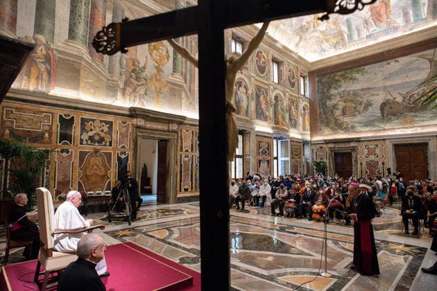 April 1, 2022, VATICAN CITY, VATICAN: A handout image released by Vatican media shows Pope Francis receiving a delegation of the Indigenous Peoples of Canada, in Vatican City, Vatican, 1 April 2022. ANSA VATICAN MEDIA ++HO - NO SALES EDITORIAL USE ONLY+ VATICAN CITY VATICAN  - ZUMAa110 20220401_zaf_a110_031 Copyright: xVaticanxMediax