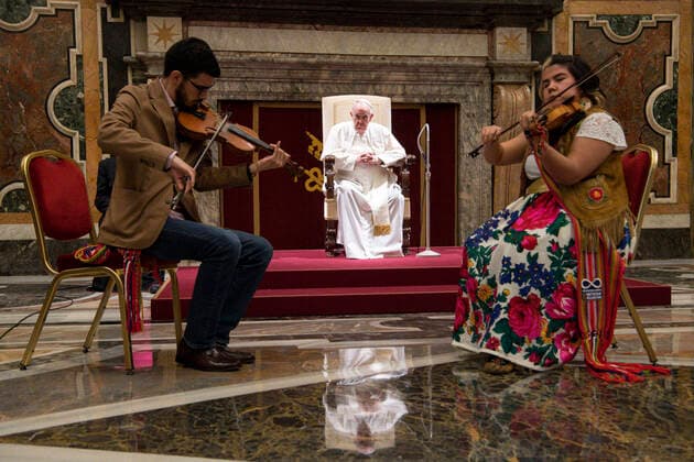 April 1, 2022, VATICAN CITY, VATICAN: A handout image released by Vatican media shows Pope Francis receiving a delegation of the Indigenous Peoples of Canada, in Vatican City, Vatican, 1 April 2022. ANSA VATICAN MEDIA ++HO - NO SALES EDITORIAL USE ONLY+ VATICAN CITY VATICAN  - ZUMAa110 20220401_zaf_a110_034 Copyright: xVaticanxMediax