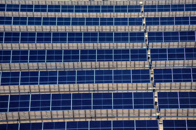 IMAGO Nature: Unsere Erde, Energiequellen, Photovoltaik Solar energy industry fields in Andalusia Solar power plants in the Tabernas desert in Almeria southern Spain Tabernas Provinz Almeria Spanien