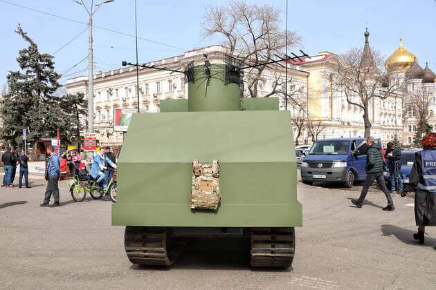 ODESA, UKRAINE - APRIL 01, 2022 - A replica of the NI-1 tank installed near the railway station. These light tanks (armored tractors) were designed in 1941 for the defense of Odesa, Ukraine Give-a-scare tank installed at Odesa railway station  Copyright: xNinaxLyashonokx