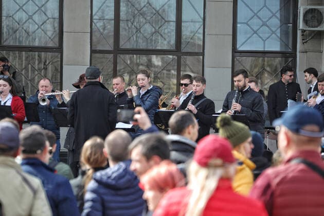 ODESA, UKRAINE - APRIL 01, 2022 - Musicians of the wind orchestra perform during the Javelina humor show in support of the Armed Forces of Ukraine at the railway station, Odesa, southern Ukraine Javelina humor show held in Odessa to support AFU  Copyright: xNinaxLyashonokx