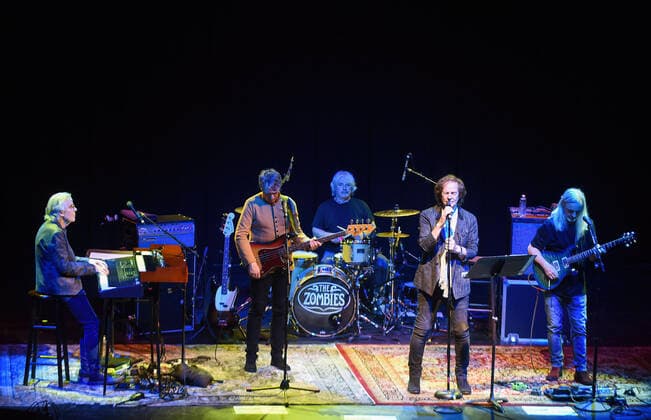 April 1, 2022, Orlando, United States: The Zombies rock band perform live on stage at the Plaza Live theater in Orlando. Orlando United States - ZUMAs197 20220401_zaa_s197_293 Copyright: xPaulxHennessyx