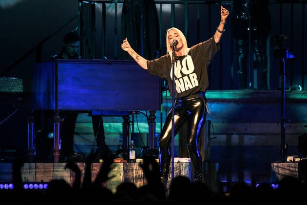 02 04 2022, xlakx, entertaiment music pop, sarah connor emspor, v l singer sarah connor sing at her concert heart power works at the Mercedes Benz Arena Berlin