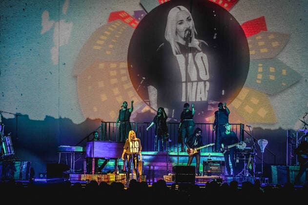 02 04 2022, xlakx, entertaiment music pop, sarah connor emspor, v l singer sarah connor sing at her concert heart power works at the Mercedes Benz Arena Berlin