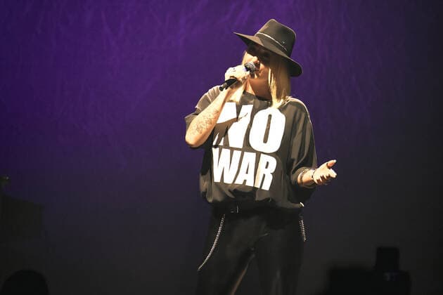 02 04 2022, xlakx, entertaiment music pop, sarah connor emspor, v l singer sarah connor sing at her concert heart power works at the Mercedes Benz Arena Berlin