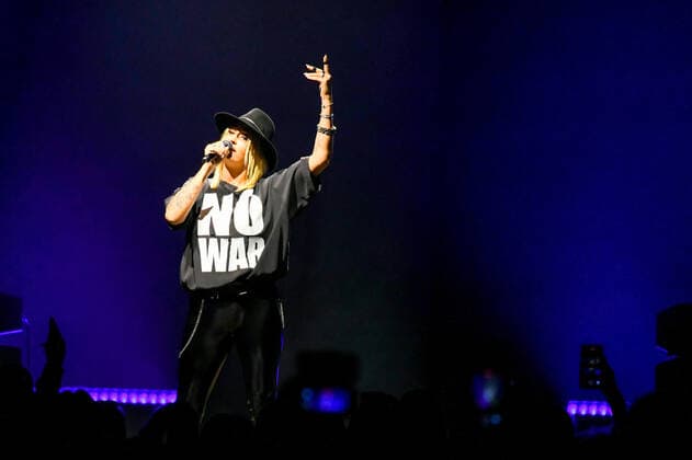 02 04 2022, xlakx, entertaiment music pop, sarah connor emspor, v l singer sarah connor sing at her concert heart power works at the Mercedes Benz Arena Berlin