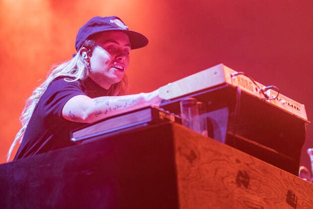 Tash Sultana Konzert in Oslo Tash Sultana live in Oslo, Norway Oslo, Norway. 02nd, April 2022. The Australian singer, songwriter and musician Tash Sultana performs a live concert at Spektrum in Oslo. Oslo Norway  Copyright: xGonzalesxPhoto StianxS.xMollerx