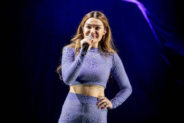 Hamburg, 2 April 2022 Emily Roberts at a concert in Hamburgs Barclays Arena