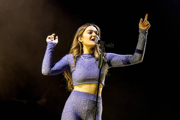Hamburg, 2 April 2022 Emily Roberts at a concert in Hamburgs Barclays Arena