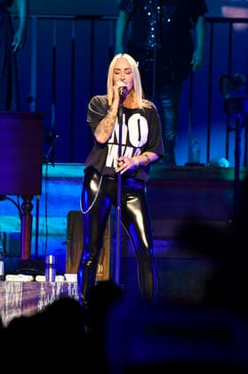 Sarah Connor live at a concert of her Herz Kraft Werke Tour at the Mercedes Benz Arena Berlin, 04 02 2022 Foto:xN.xKubelkax xFuturexImage
