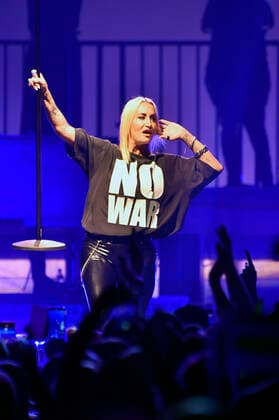 Sarah Connor live at a concert of her Herz Kraft Werke Tour at the Mercedes Benz Arena Berlin, 04 02 2022 Foto:xN.xKubelkax xFuturexImage