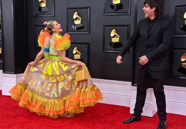 Victoria Evigan and Jason Evigan arrive for the 64th annual Grammy Awards at the MGM Grand Garden Arena in Las Vegas, Nevada on Sunday, April 3, 2022.  LAV20220403147 JIMxRUYMEN