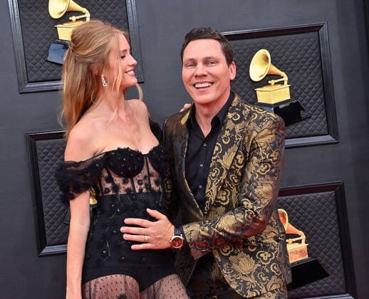 Annika Backes and Tiësto arrive for the 64th annual Grammy Awards at the MGM Grand Garden Arena in Las Vegas, Nevada on Sunday, April 3, 2022.  LAV20220403076 JIMxRUYMEN