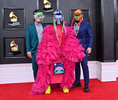 Entertainment Bilder des Tages Bomba Estéreo arrive for the 64th annual Grammy Awards at the MGM Grand Garden Arena in Las Vegas, Nevada on Sunday, April 3, 2022.  LAV20220403232 JIMxRUYMEN