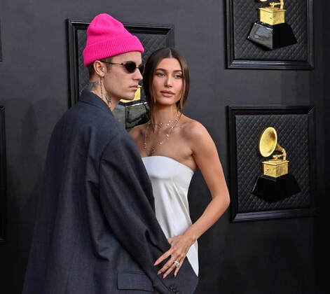 Justin Bieber and Hailey Bieber arrive for the 64th annual Grammy Awards at the MGM Grand Garden Arena in Las Vegas, Nevada on Sunday, April 3, 2022.  LAV20220403425 JIMxRUYMEN