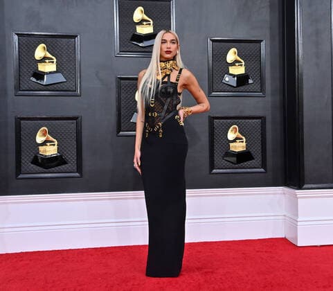Entertainment Themen der Woche KW13 Dua Lipa arrives for the 64th annual Grammy Awards at the MGM Grand Garden Arena in Las Vegas, Nevada on Sunday, April 3, 2022.  LAV20220403448 JIMxRUYMEN