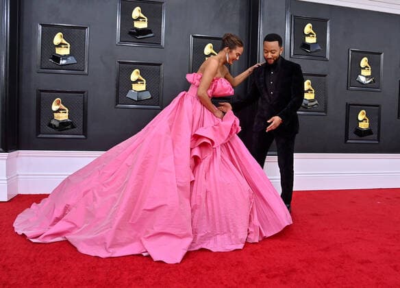 Chrissy Teigen and John Legend arrive for the 64th annual Grammy Awards at the MGM Grand Garden Arena in Las Vegas, Nevada on Sunday, April 3, 2022.  LAV20220403517 JIMxRUYMEN