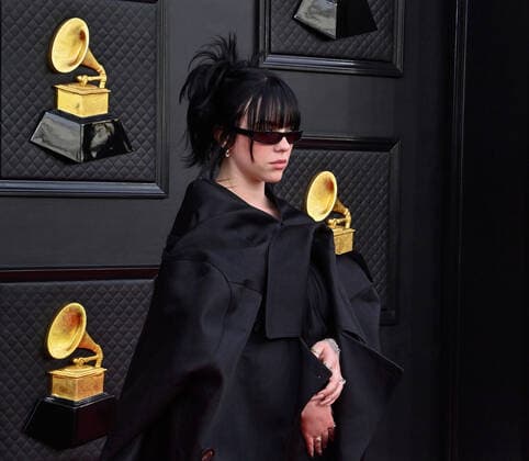 Billie Eilish arrives for the 64th annual Grammy Awards at the MGM Grand Garden Arena in Las Vegas, Nevada on Sunday, April 3, 2022.  LAV20220403564 JIMxRUYMEN