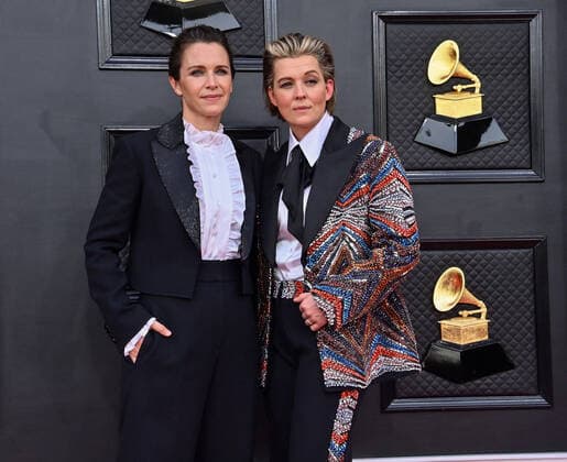 Catherine Shepherd and Brandi Carlile arrive for the 64th annual Grammy Awards at the MGM Grand Garden Arena in Las Vegas, Nevada on Sunday, April 3, 2022.  LAV20220403574 JIMxRUYMEN