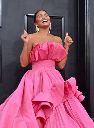 Chrissy Teigen arrives for the 64th annual Grammy Awards at the MGM Grand Garden Arena in Las Vegas, Nevada on Sunday, April 3, 2022.  LAV20220403528 JIMxRUYMEN