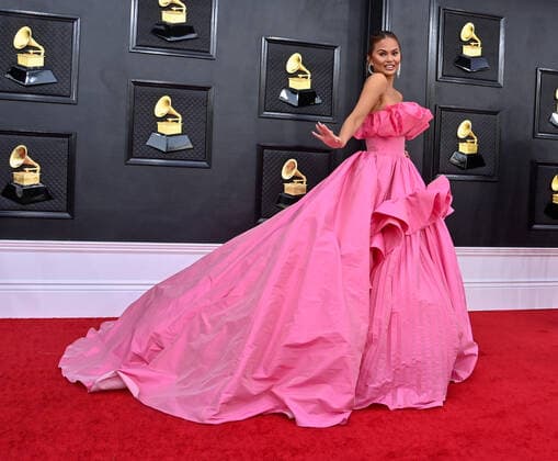 Chrissy Teigen arrives for the 64th annual Grammy Awards at the MGM Grand Garden Arena in Las Vegas, Nevada on Sunday, April 3, 2022.  LAV20220403533 JIMxRUYMEN