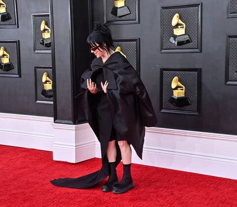 Billie Eilish arrives for the 64th annual Grammy Awards at the MGM Grand Garden Arena in Las Vegas, Nevada on Sunday, April 3, 2022.  LAV20220403541 JIMxRUYMEN