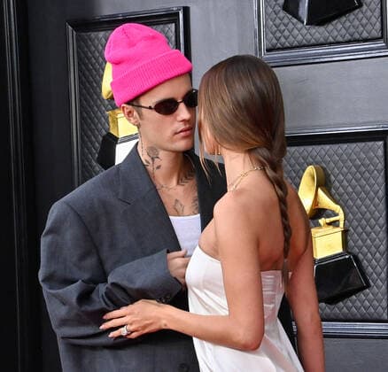 Justin Bieber and Hailey Bieber arrive for the 64th annual Grammy Awards at the MGM Grand Garden Arena in Las Vegas, Nevada on Sunday, April 3, 2022.  LAV20220403652 JIMxRUYMEN